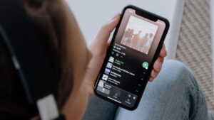 Hướng Dẫn Tải Spotify Cho iPhone Nhanh Chóng và Dễ Dàng Năm 2024